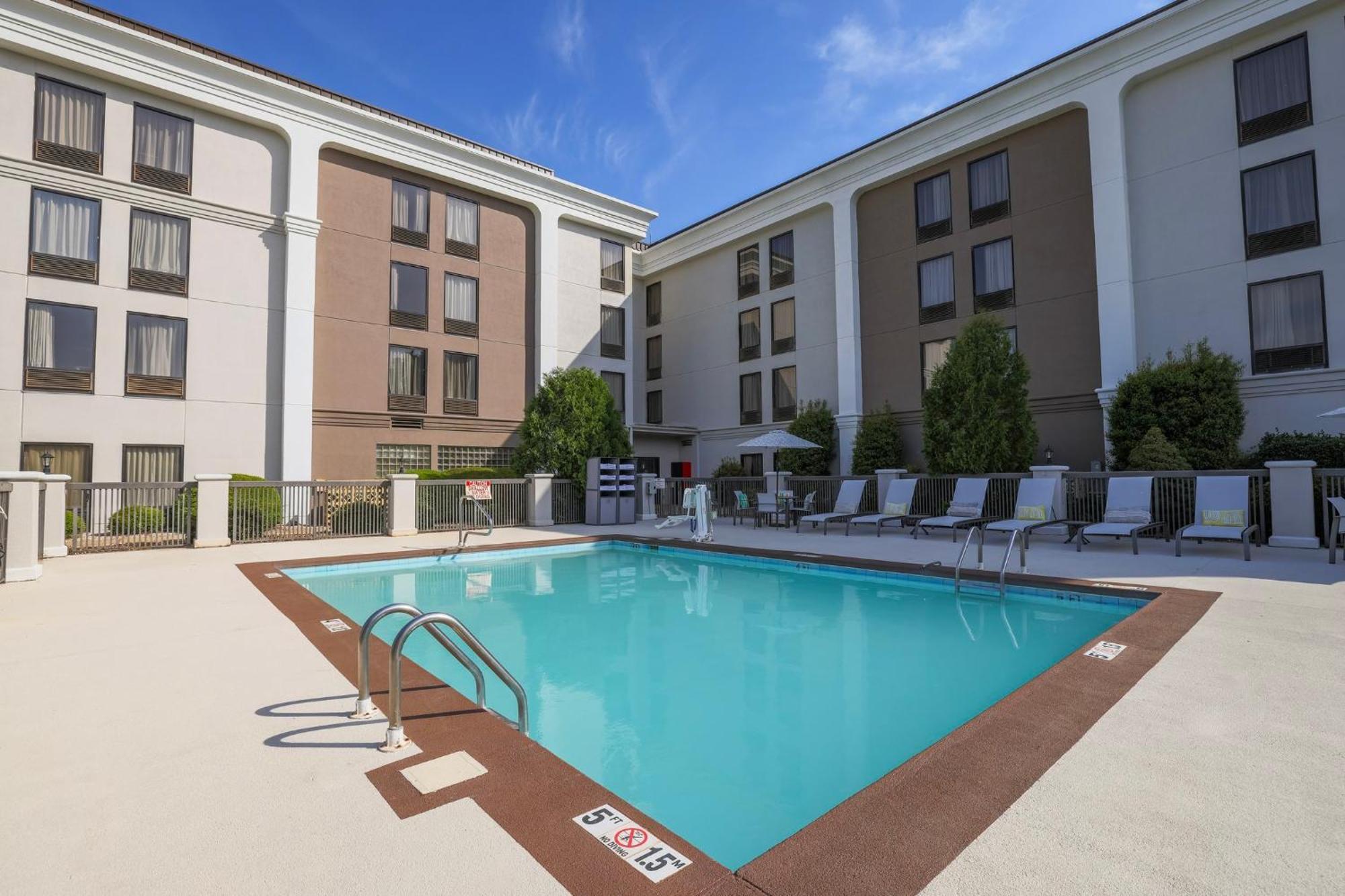 Holiday Inn Express Burlington By Ihg Exterior foto