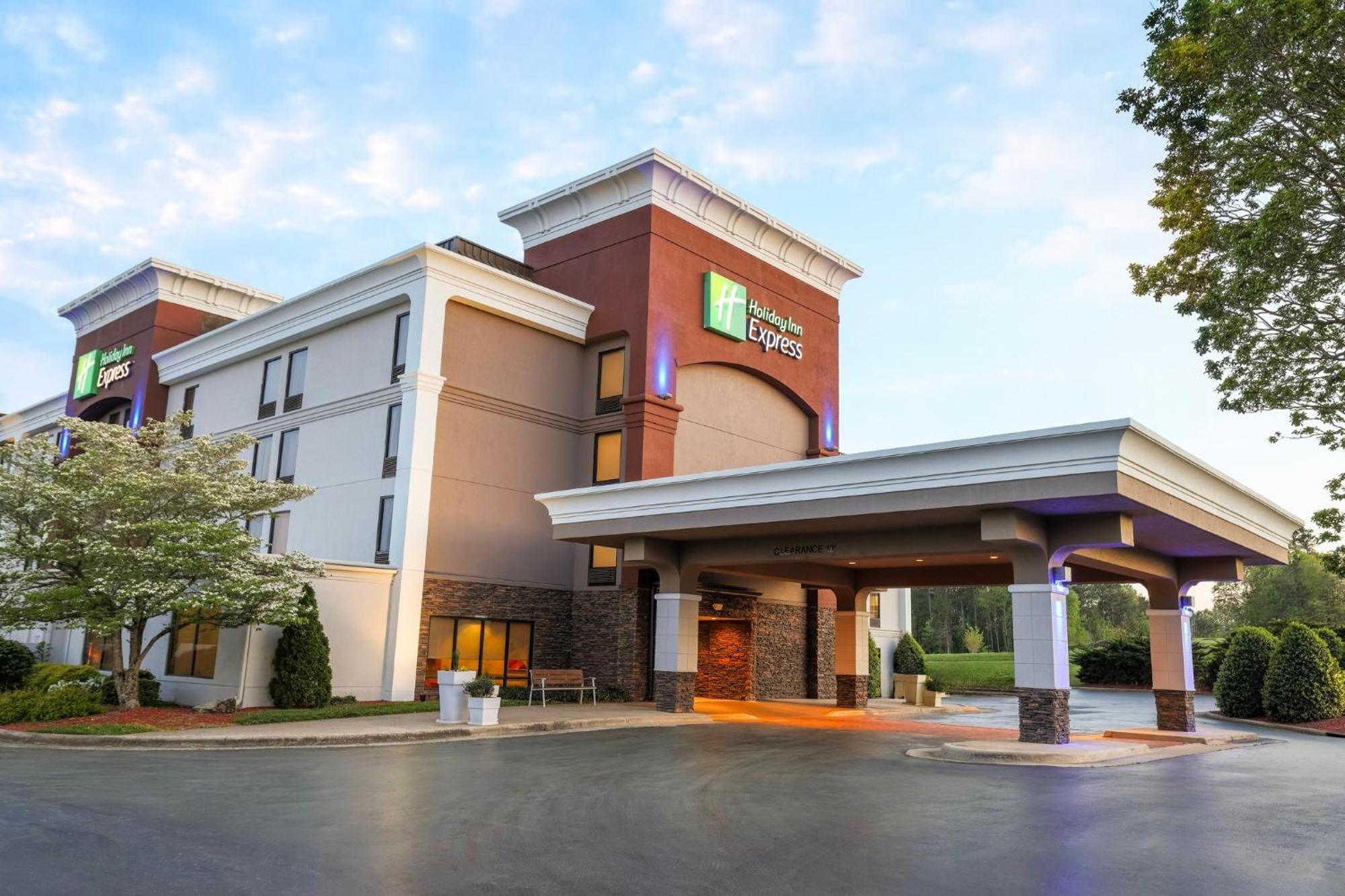 Holiday Inn Express Burlington By Ihg Exterior foto