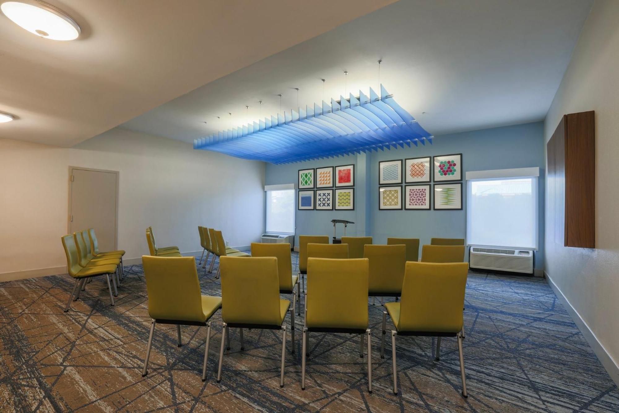 Holiday Inn Express Burlington By Ihg Exterior foto