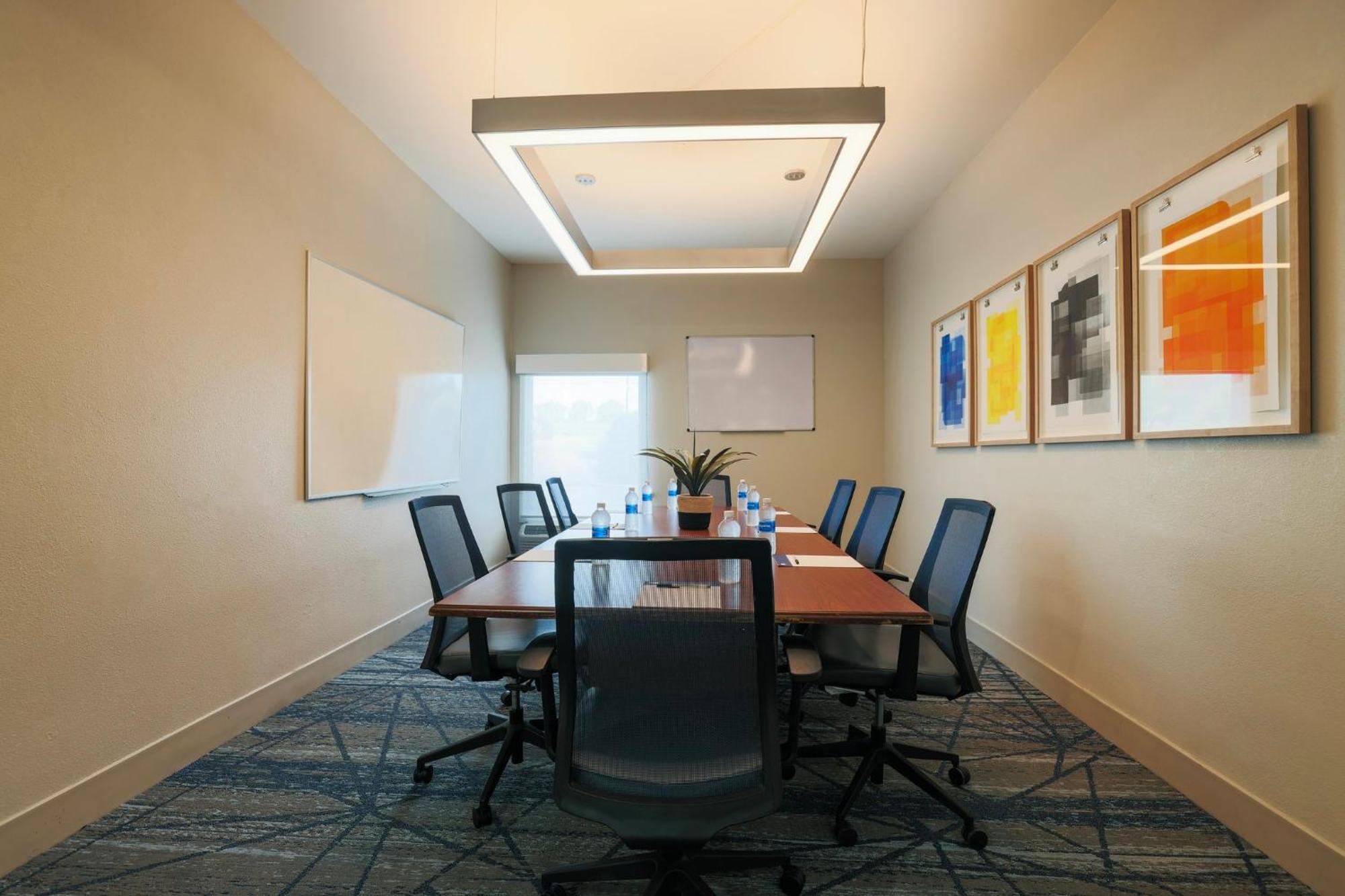 Holiday Inn Express Burlington By Ihg Exterior foto