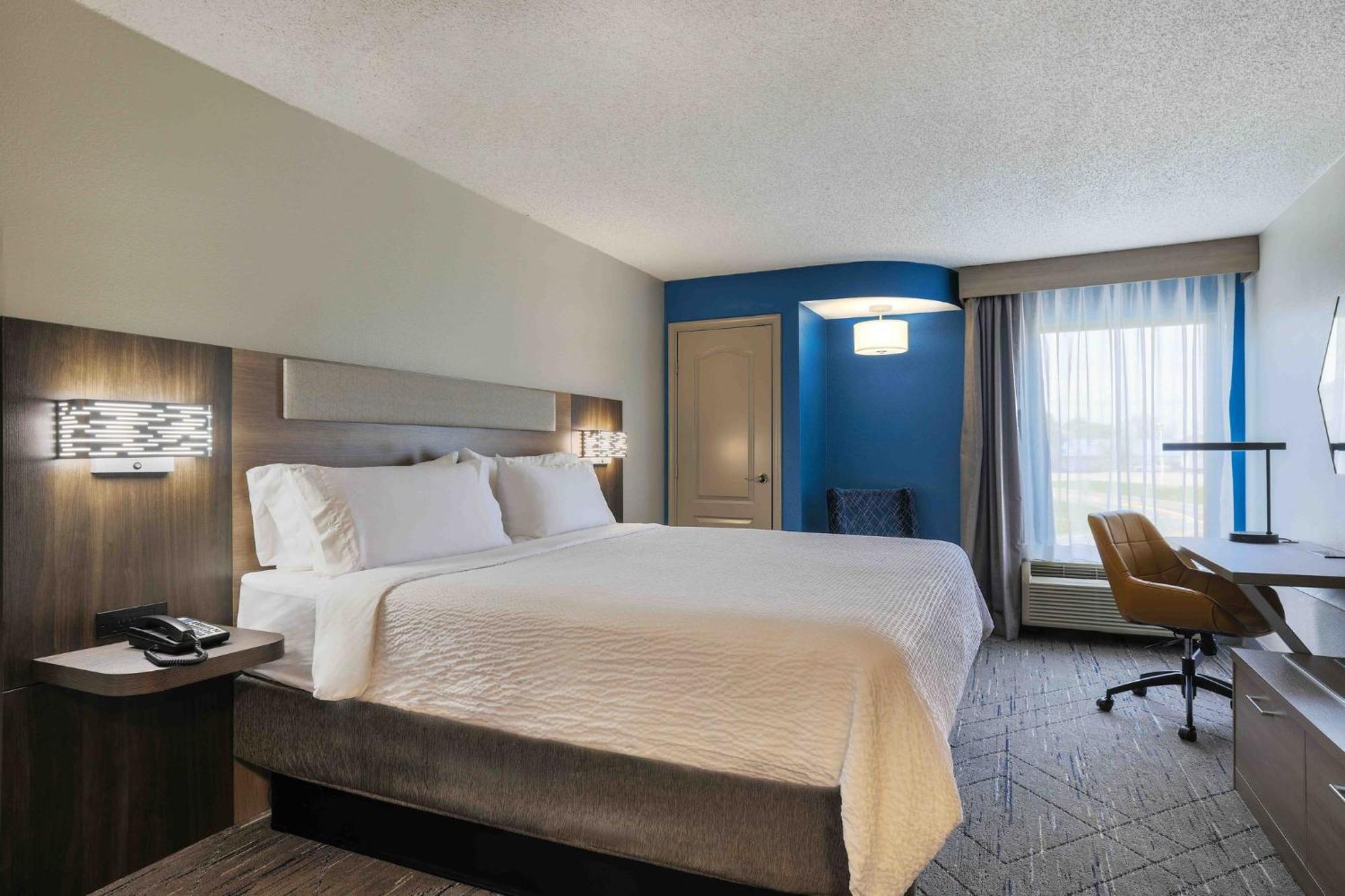 Holiday Inn Express Burlington By Ihg Exterior foto