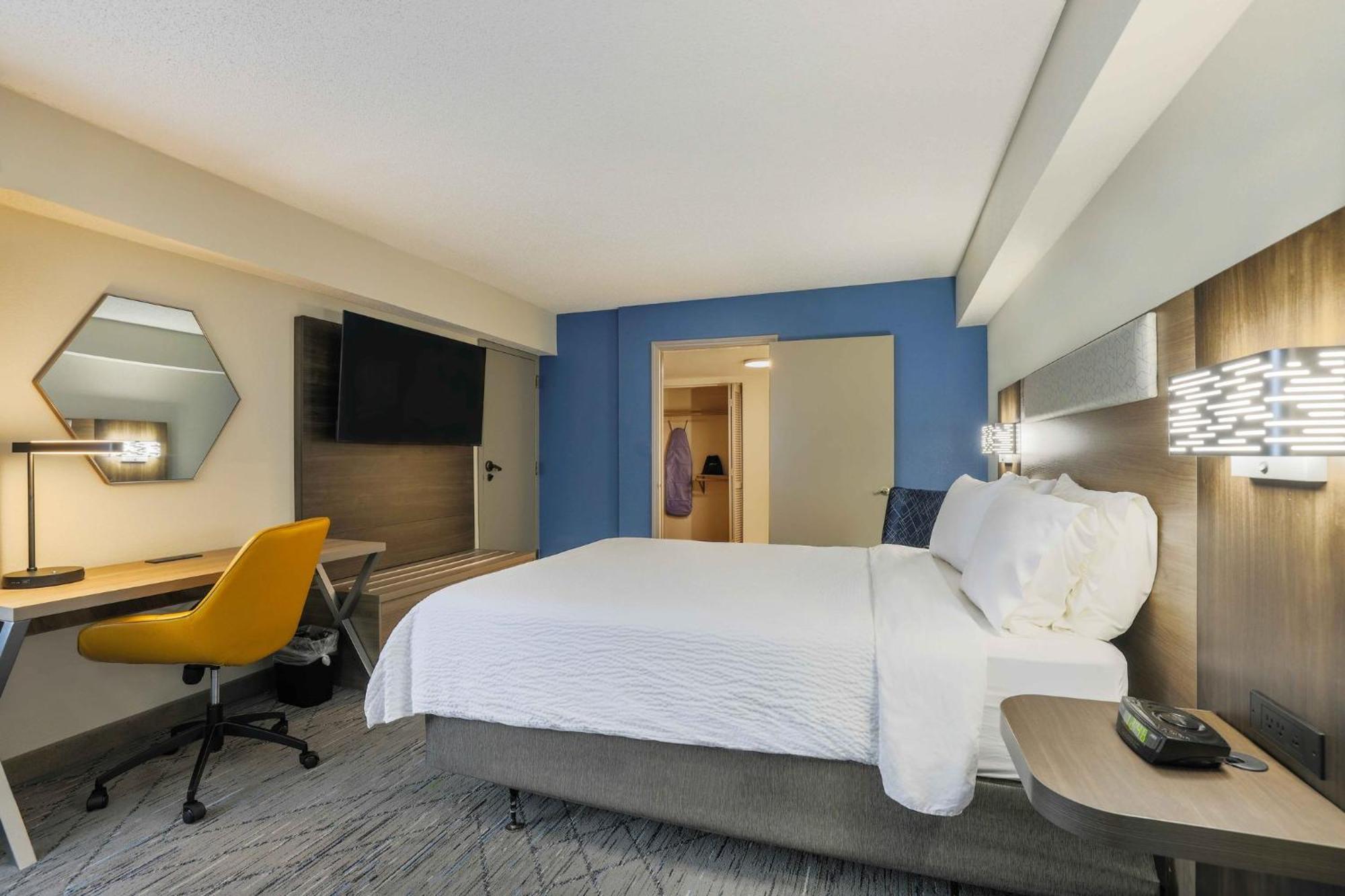 Holiday Inn Express Burlington By Ihg Exterior foto