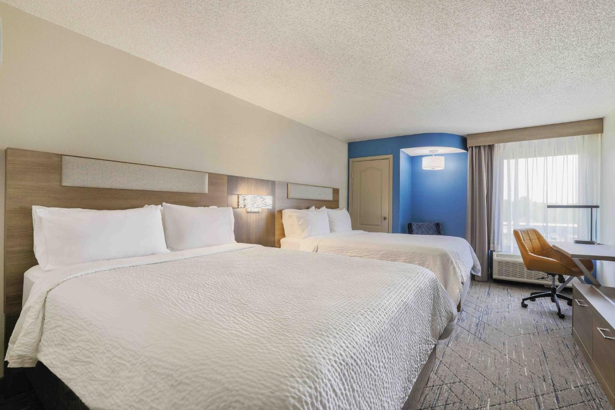 Holiday Inn Express Burlington By Ihg Exterior foto